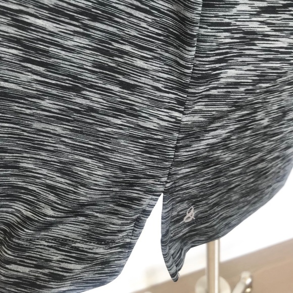 Lou & Grey activewear racerback top size large - Picture 7 of 7